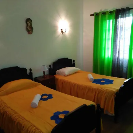 Quarto em Acomodações Particulares Pedro Sousa Na Relva Ponta Delgada